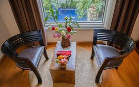 La Rose Suites